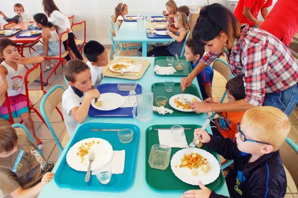 Photographie d’illustration : Repas à la cantine